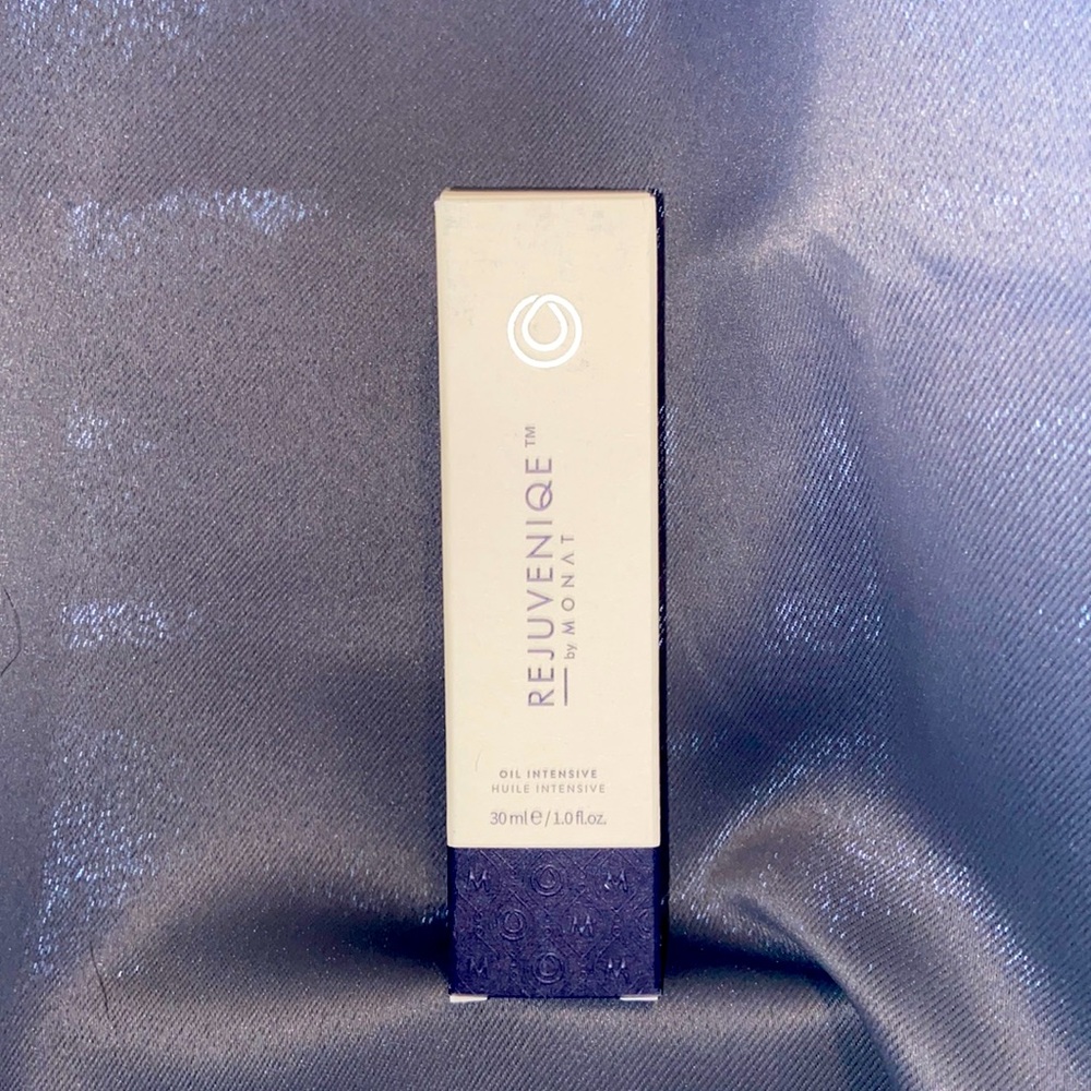 Monat brand new in box Rejuvenique Intensive Oil